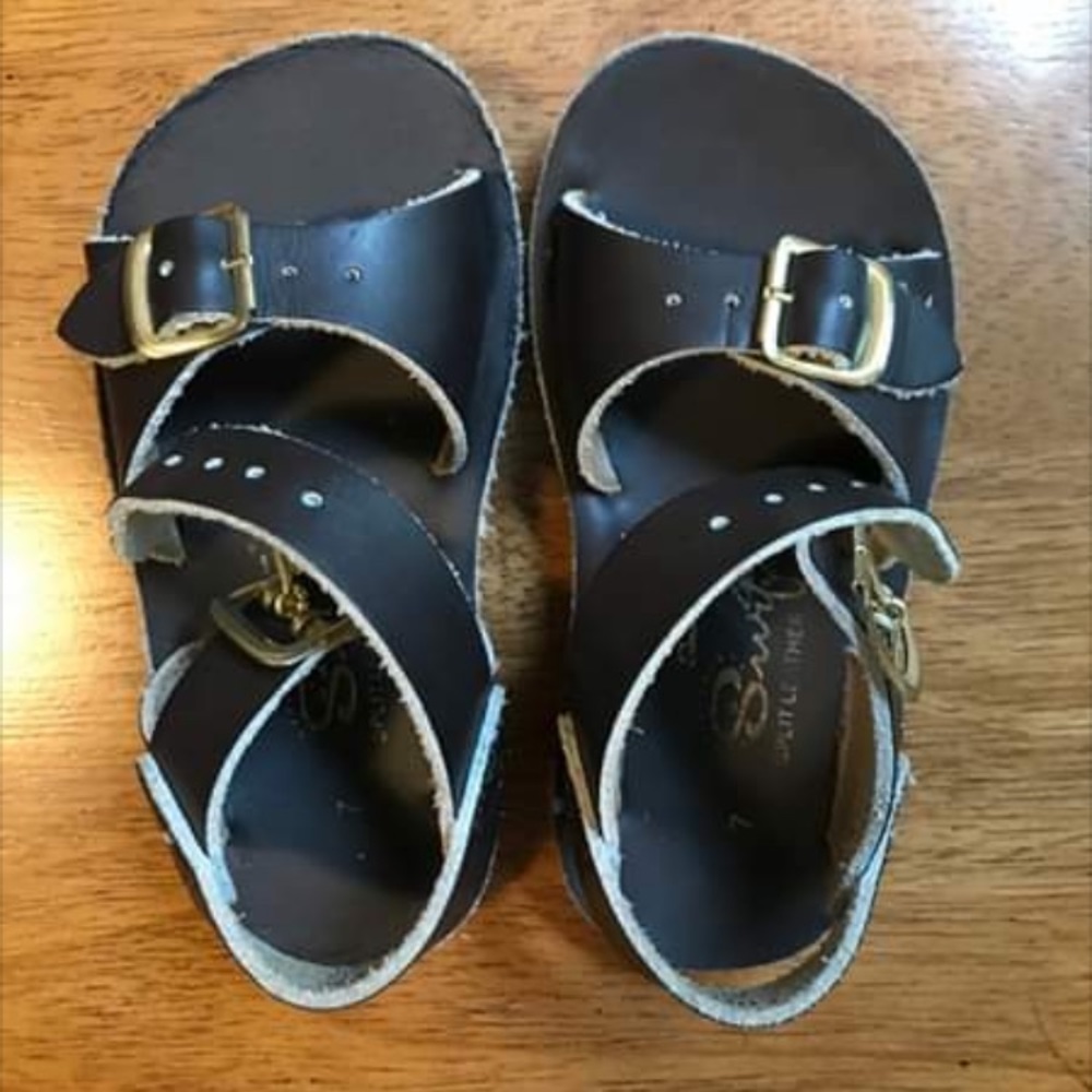 Sun sans surfer sandals